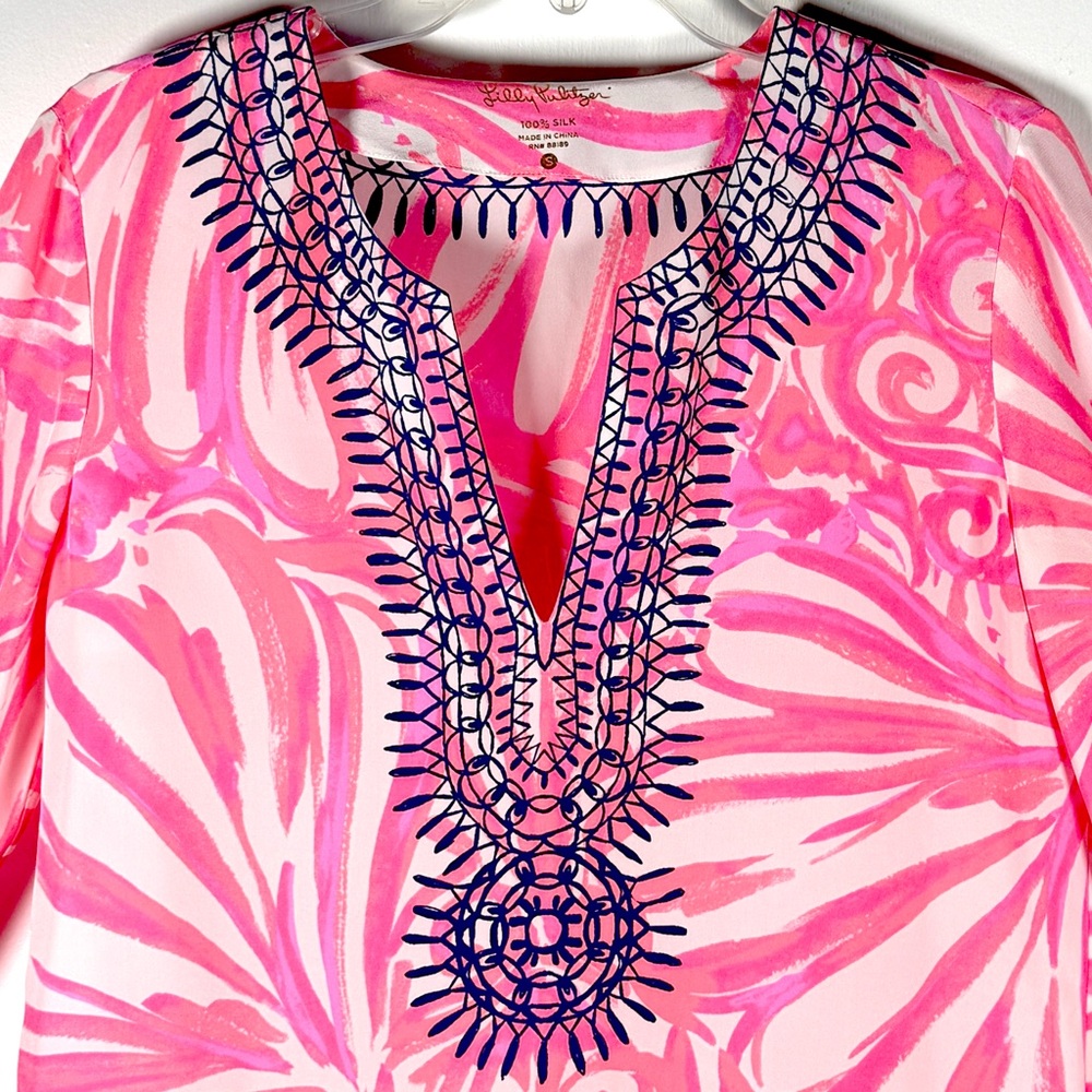 LILLY PULITZER Amelia Island Silk Tunic Pink Coral Navy Split Neckline Sz Small - Picture 3 of 10